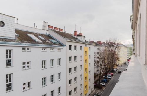 Landstrasse Apartment | Blueground | Landstraße, elevator, nr Belvedere