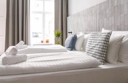 Wieden Apartment | Boutique Design Studios in Vienna Center, Walk to Karlsplatz, Opera