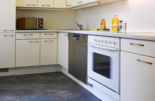 Roßau Apartment | Bright 2BR Apartment for 6 near City Center & Metro U2