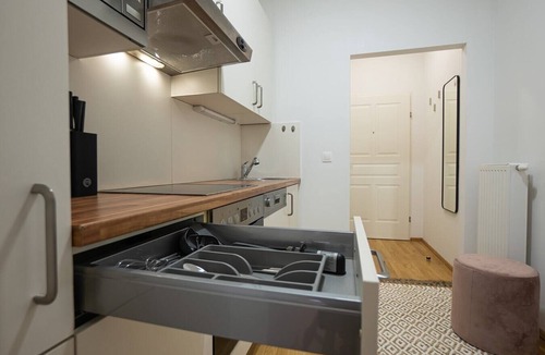 Landstrasse Apartment | Bright apartment with a King-size bed