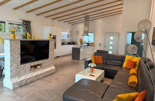 Villach House | Bungalow at the Silbersee starting point for recreational activities at any time of the year