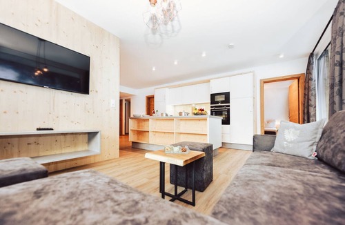 Kappl Apartment | C(h)illas Appartements- Apartment 8-10 persons 4 bedrooms direct ski slope