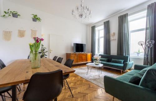 Altlerchenfeld Apartment | Central apartment in Viennese old building