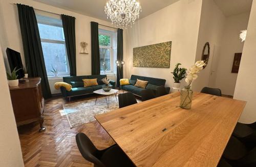 Altlerchenfeld Apartment | Central apartment in Viennese old building