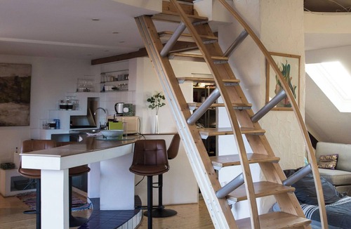 Jakomini Apartment | Central Penthouse, for romantic lovers and those who love to read and chill