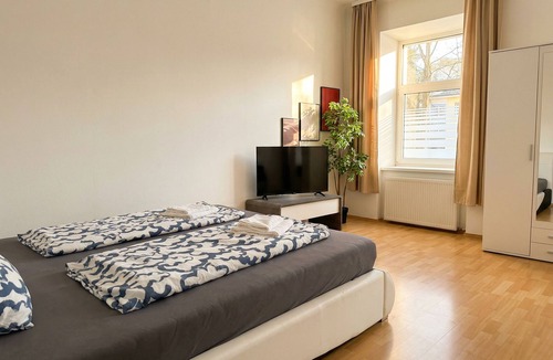 Simmering Apartment | Central & Simple 1BR Apartment with WIFI