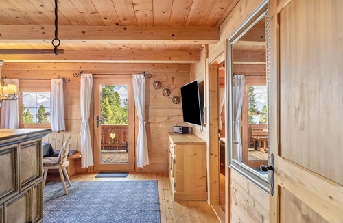 Kaltenbach Ski Chalet | Chalet 'Hochzillertal' with Mountain View, Private Terrace and Wi-Fi