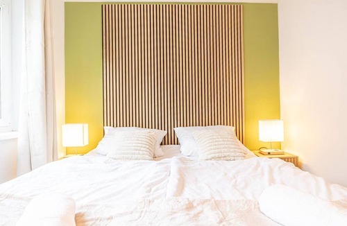Favoriten Apartment | Charming 1BR Retreat Moments from Reumannplatz U1