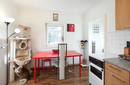 Hutteldorf House | Charming Vienna Retreat with Garden Metro Access