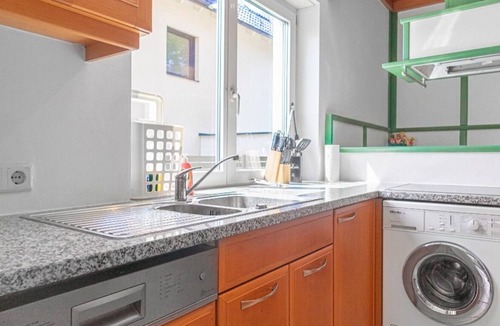 Grinzing Villa | Charming Villa Stay for 2 with Lush Garden Access