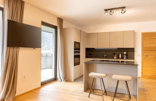 Sankt Martin am Tennengebirge Apartment | Chic holiday flat with infinity pool
