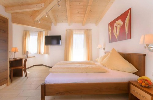 Krimml House | Comfort PLUS Family Room with Breakfast - Panoramahotel Burgeck