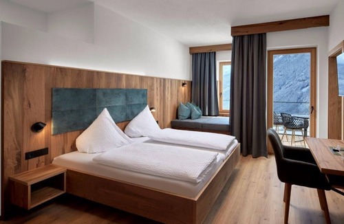 Krimml House | ComfortPlus Family Room with Separate Children's Room (BB) - Panoramahotel Burgeck