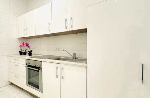 Liesing Apartment | Convenient Stay Room for 2, 11 Min to Atzgersdorf