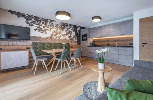 Zell am Ziller Apartment | Cosy apartment for 5 people with WIFI, TV and balcony