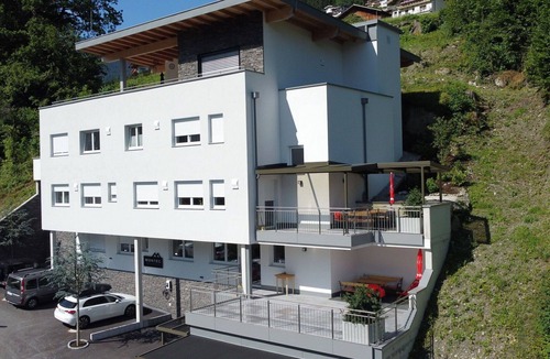 Hippach Apartment | Cosy apartment for 10 people with WIFI, TV, terrace and pets allowed