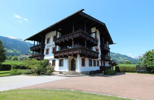 Kapfing Apartment | Cosy apartment for 2 guests with WIFI, TV, balcony, pets allowed and panoramic view