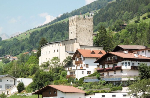 Fliess Apartment | Cosy apartment for 4 guests with WIFI, TV, patio and panoramic view