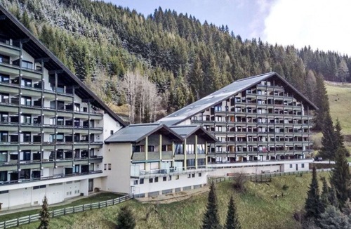 Sankt Urban Apartment | Cosy apartment for 4 guests with pool, WIFI, TV and balcony