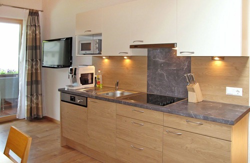 Fendels Apartment | Cosy apartment for 4 people with WIFI, TV and balcony