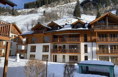 Rauris Apartment | Cosy apartment for 6 people with WIFI, pool, TV and terrace