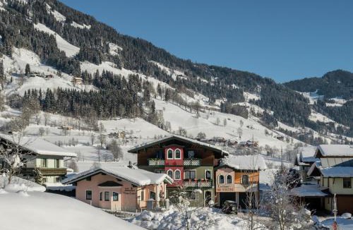 Goldegg House | Country House Charm near Ski Lift