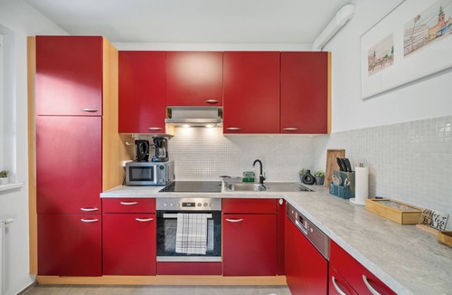 Schwechat Apartment | Cozy Apartment near Airport & City Center with Private Garden