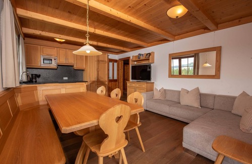 Hochkrimml Apartment | Cozy apartment with mountain view and close to the slopes