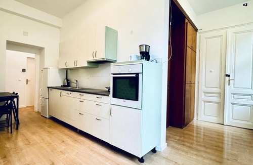 Rudolfsheim-Funfhaus Apartment | Cozy Room in a Shared Apt, 7- Min to Westbahnhof