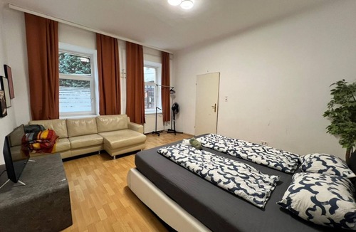 Simmering Apartment | Cozy Room in Apartment, Prime Locatio