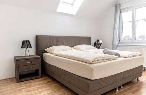 Grinzing Apartment | Cozy Room With Shared Garden Access