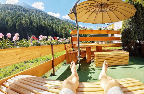 Medraz Apartment | Das Mountain Getaway - Funky ski/summer apmt w Games Room, Relax area etc