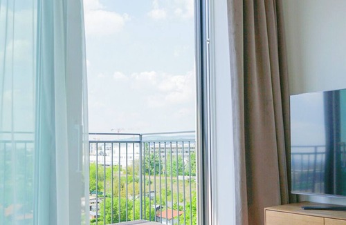 Floridsdorf Apartment | Deluxe Rooftop Apartment with balcony