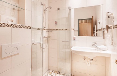 Sankt Michael im Lungau House | Doppelzimmer, Dusche, WC Ohne Frühstück - Stofflerwirt, Landhotel
