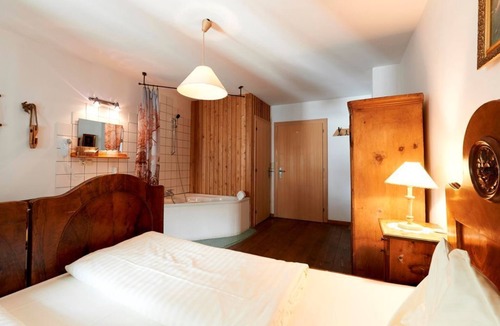 Grosskirchheim House | Double room 2 plus child - Hotelchen Döllacher Dorfwirtshaus