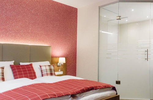 Engelhartszell Bed & Breakfast | Double room, Danube with balcony - Gasthof-Pension Luger - on the Danube cycle path,