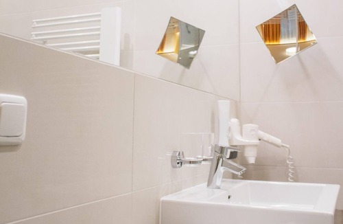 Engelhartszell Bed & Breakfast | Double room, Danube with balcony - Gasthof-Pension Luger - on the Danube cycle path,