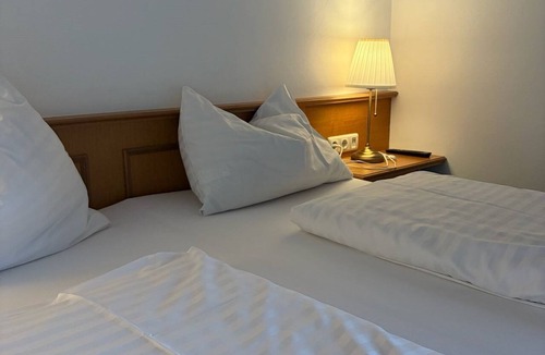 Mondsee House | Double Room with Balcony 6 - Landhaus Meingast