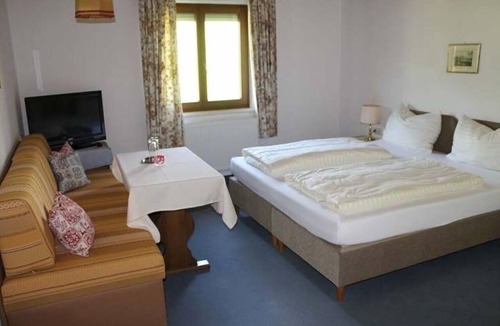 Mondsee House | Double Room with Balcony 6 - Landhaus Meingast