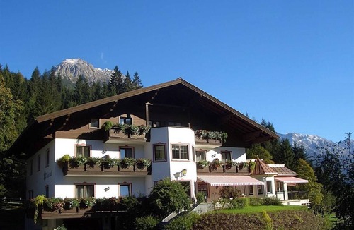 Kleinarl House | Double room with shower, balcony DXA - Gästehaus Kristall