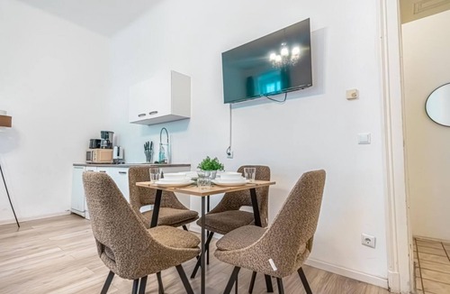 Landstrasse Apartment | Elegant 1BR Apt. - Great for Long Stays