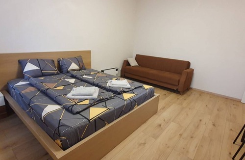 Simmering Apartment | Elegant Room Smart TV & WiFi, Close to U3 Enkplatz