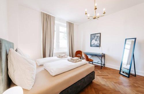 Bregenz Apartment | Elegante Altbauwohnung Bregenz am See by Stadtlandnest