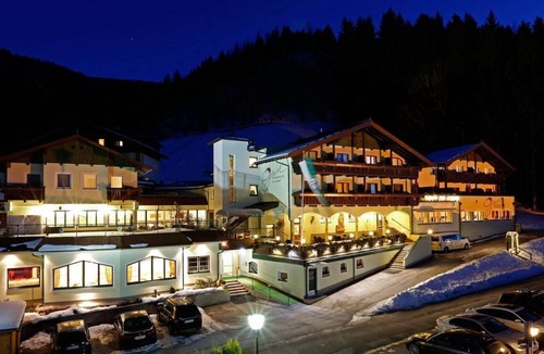 Haus im Ennstal House | Familiensuite mit 2 Getr. Schlafräumen, Bad - Panoramahotel Gürtl