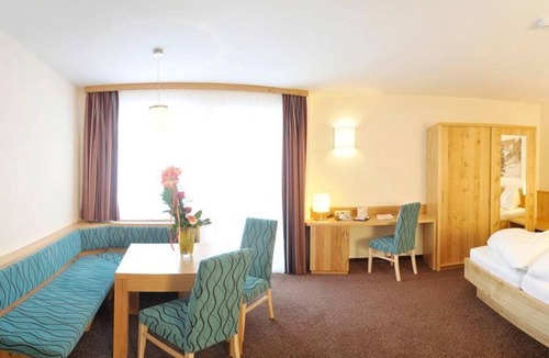 Haus im Ennstal House | Familiensuite mit 2 Getr. Schlafräumen, Bad - Panoramahotel Gürtl