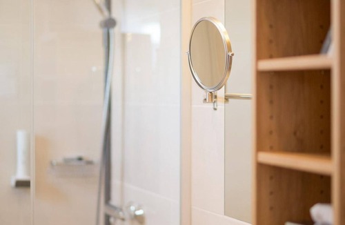 Haus im Ennstal House | Familiensuite mit 2 Getr. Schlafräumen, Bad - Panoramahotel Gürtl