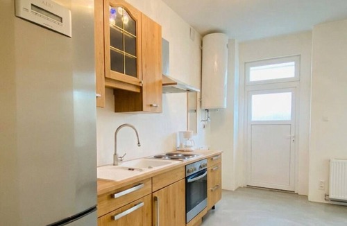 Liesing Apartment | Family 5BR Apt for 11 Near Schönbrunn