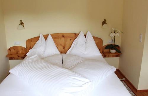 Mauterndorf Hotel | Family room with shower, WC - Hotel Post Mauterndorf OG