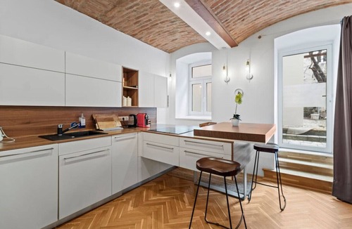 Rudolfsheim-Funfhaus Apartment | FarawayHomes Studio Vienna #B2