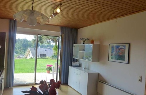 Moosburg Apartment | Fewo Krainer in a charming landscape